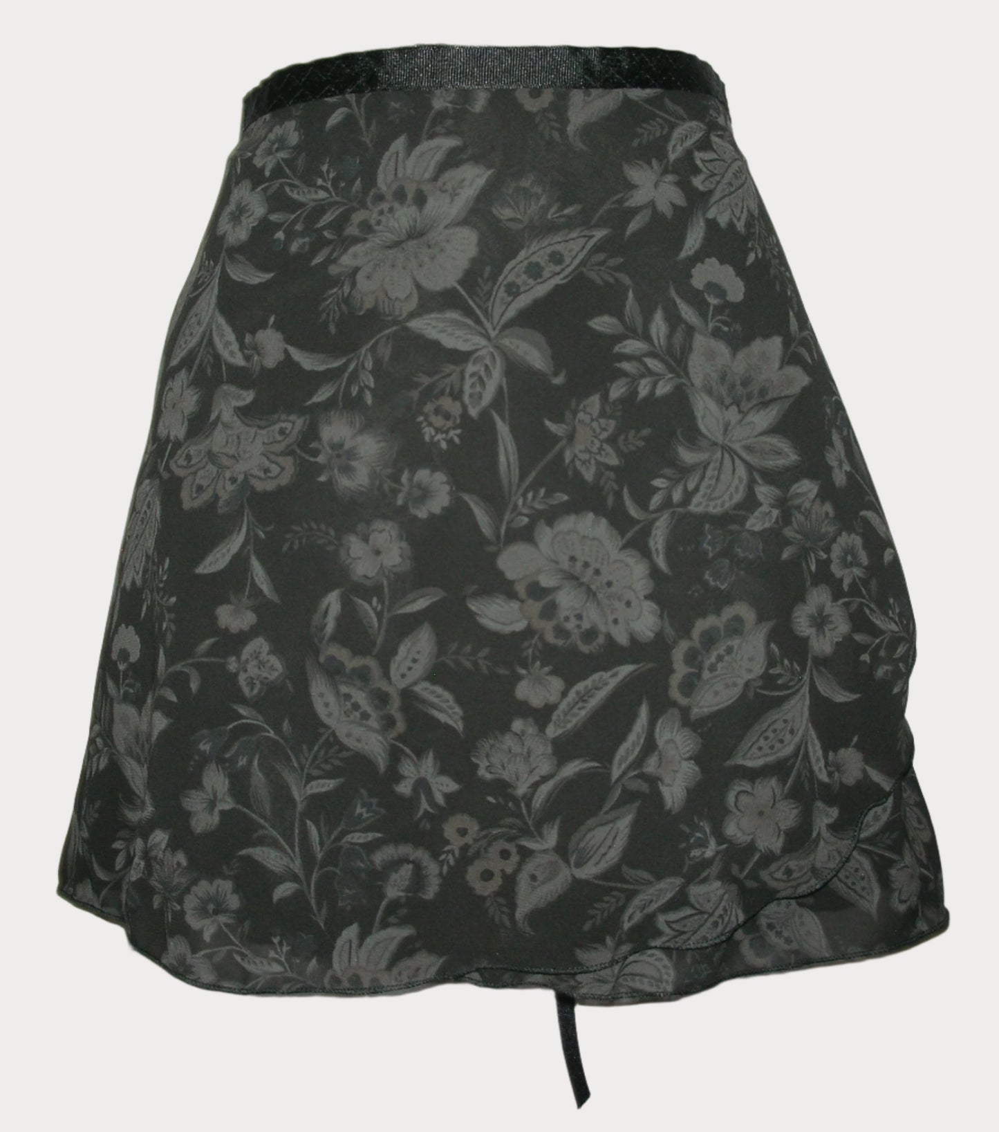 STRACCI AR 32 Adult Wrap Skirt